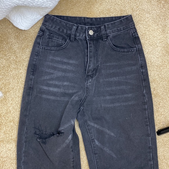 Shein wide leg black jeans hold in right thigh - Picture 4 of 4